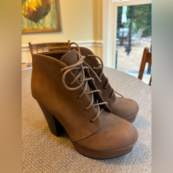 Heel Boots! Size 7! - Picture 1 of 3